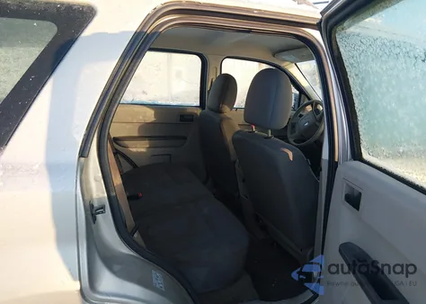 2010 Ford Escape Xls z USA, uszkodzony, nr VIN 1FMCU9C72AKC29716